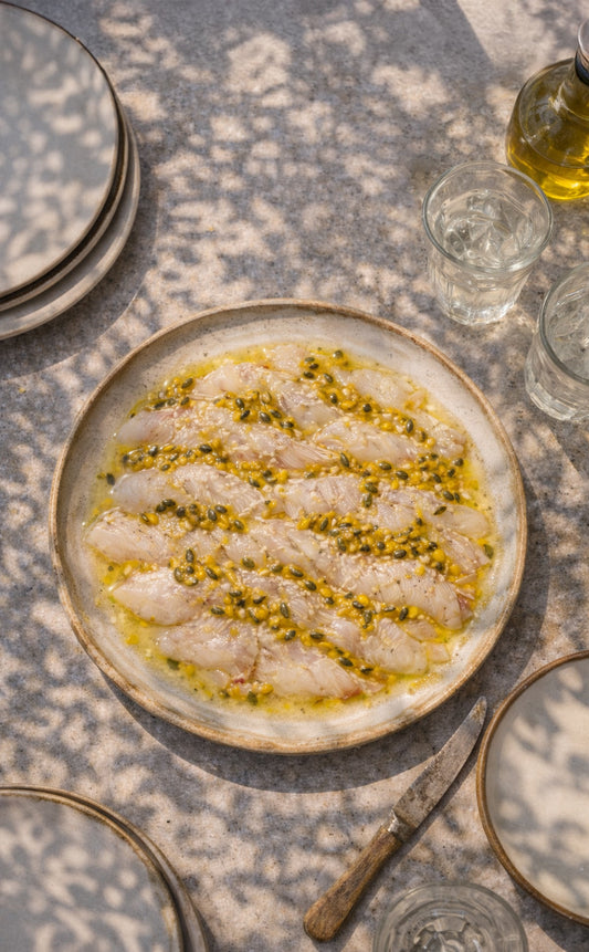 Carpaccio de bar au fruit de la passion et huile de combava