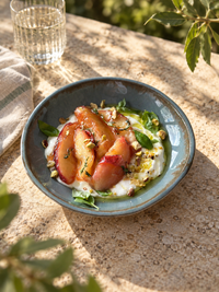 Nectarines rôties et stracciatella à l’huile de feuille de figuier
