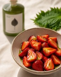 Salade de fraises au shiso et poivre noir